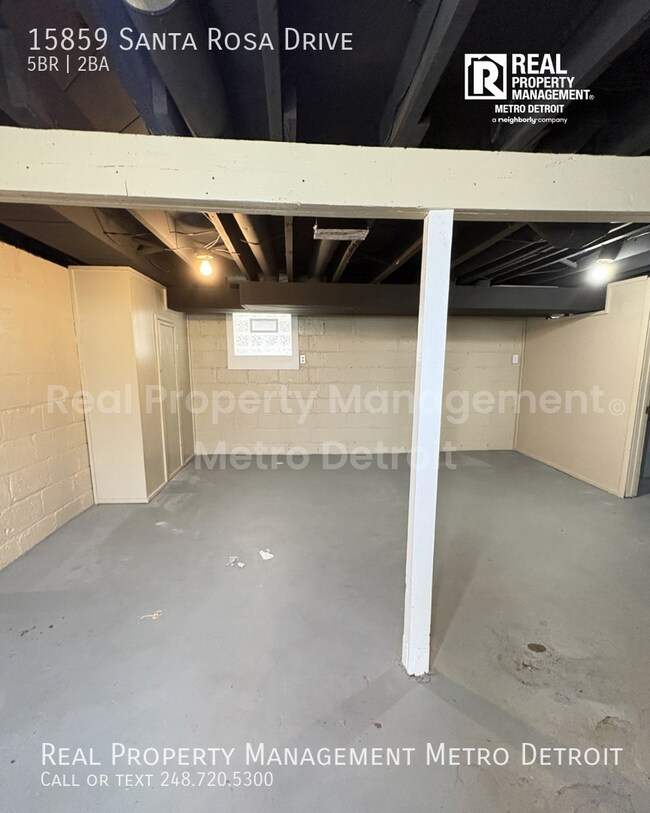 Building Photo - 15859 Santa Rosa Dr