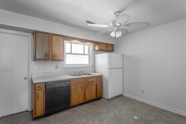 Building Photo - 3634 Helen Ln