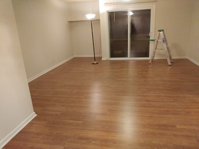 Building Photo - 515 Basswood Ave