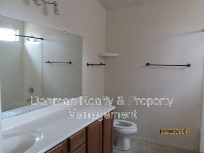 Building Photo - 1124 E Maddison St