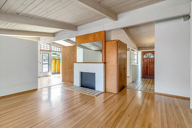 Building Photo - 3 Bedroom 2 Bath Home located in Palo Alto's Palo Verde Neighborhood!