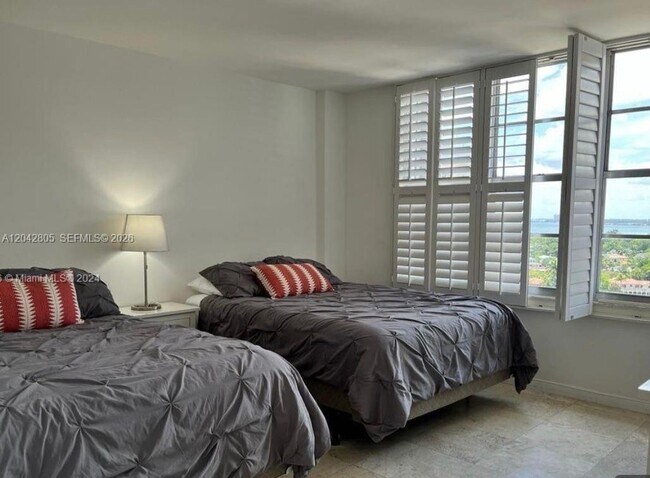 Building Photo - 5161 Collins Ave