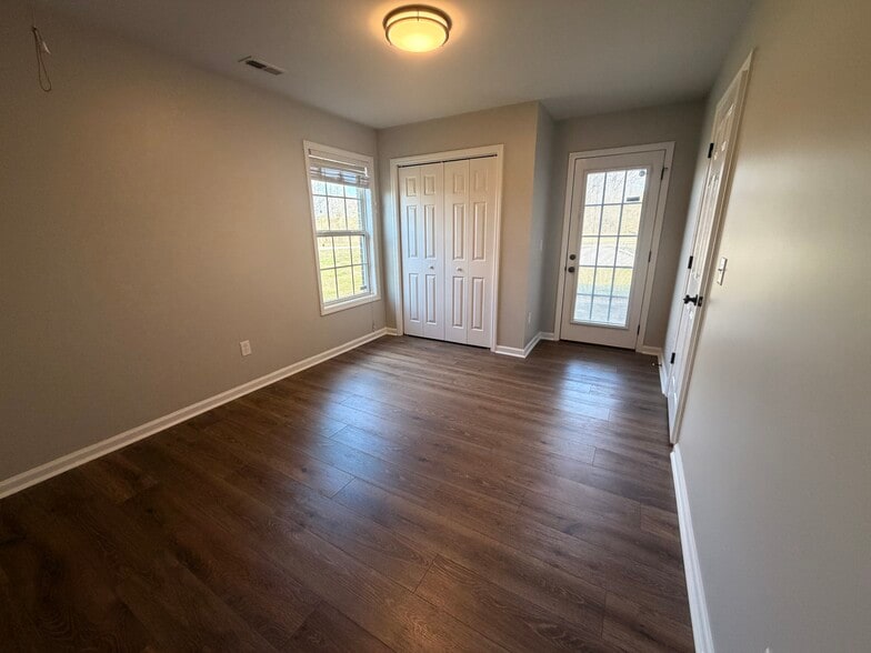 Building Photo - 452 Banyon Rd