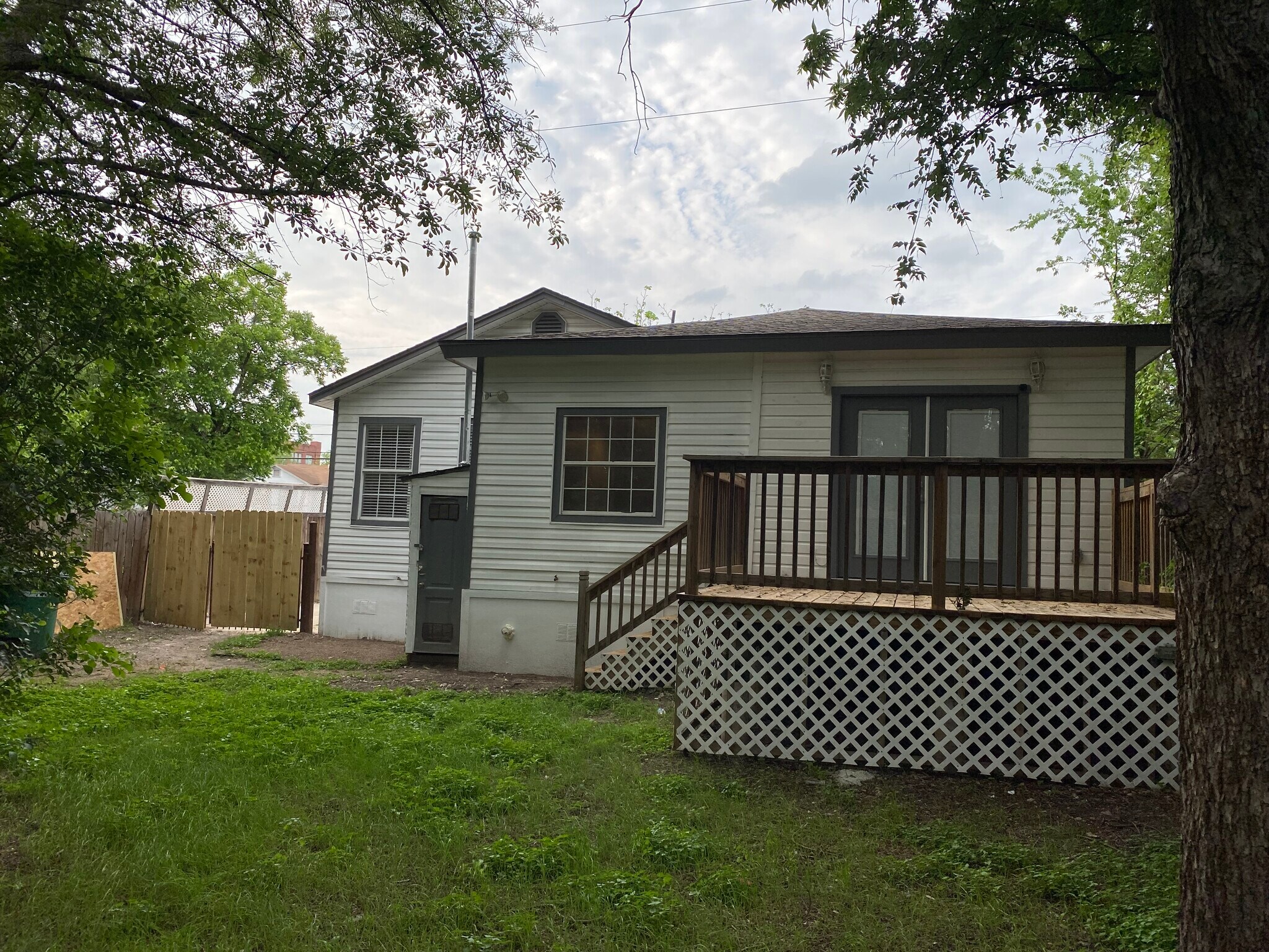 Building Photo - 2118 Burnet St