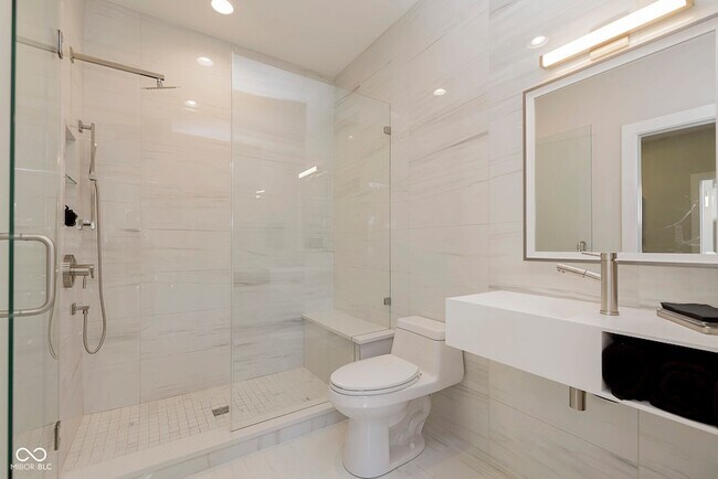 Building Photo - 429 W 86th St