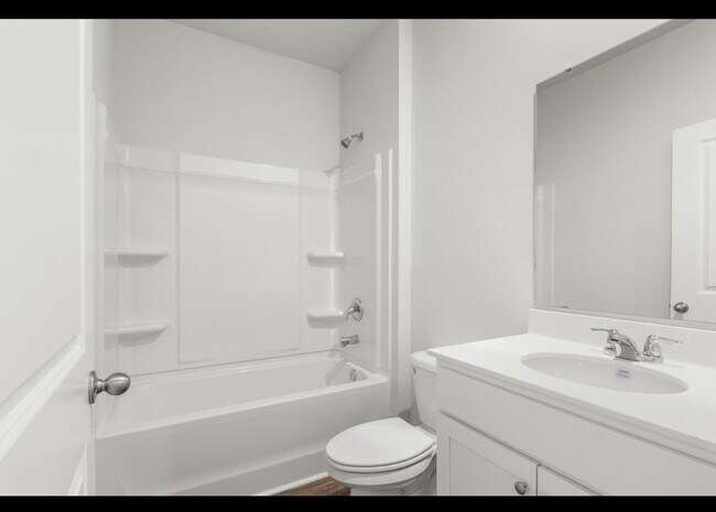 Building Photo - 102 Green Passage Ln
