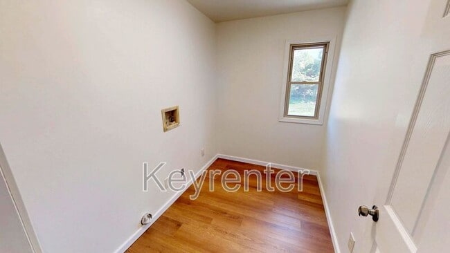 Building Photo - 424 Bridge View Ln