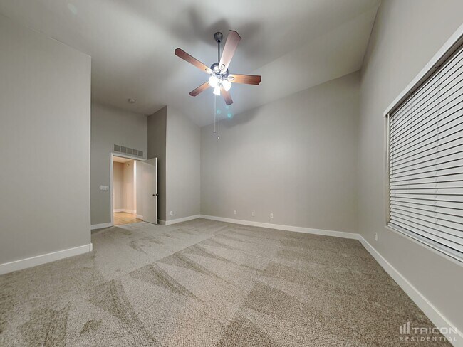 Building Photo - 9126 W Serrano St
