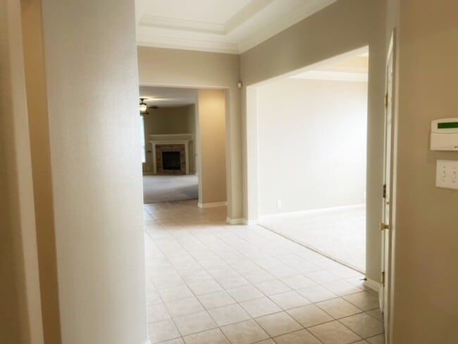 Building Photo - Fall in love with this Absolutely Beautiful 1 Story home in The Heights Of Stone Oak