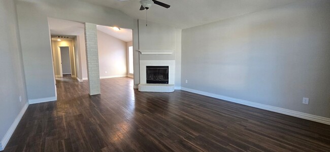 Building Photo - SOUTH ARLINGTON HOME COMES WITH ALL APPLIA...