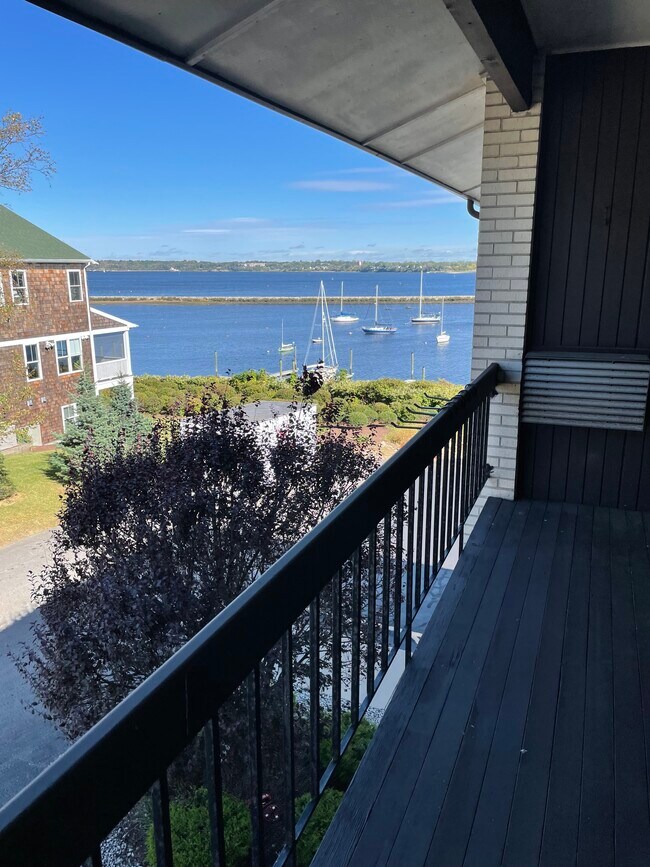 400 Narragansett Pkwy 400 Narragansett Pkwy Warwick RI 02888