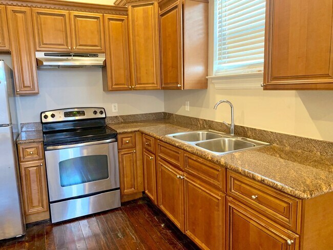 Building Photo - 3028 Cleveland Ave