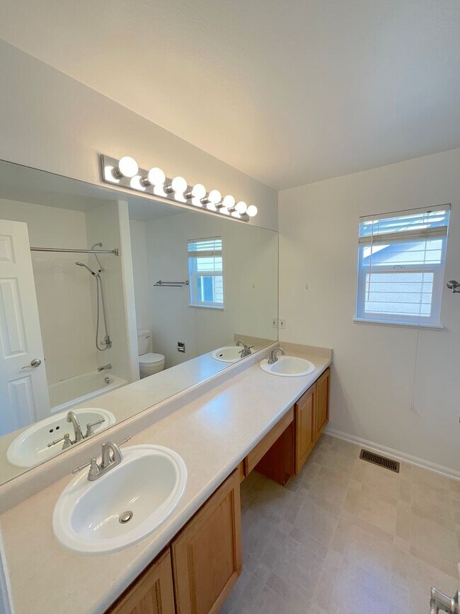 Building Photo - 7168 Prairie Wind Dr