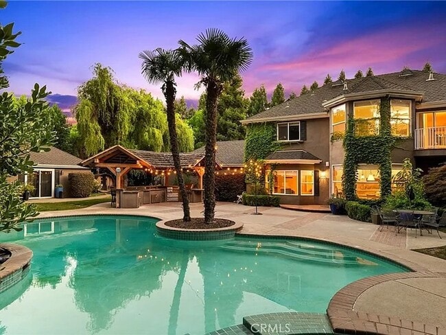 Building Photo - Custom built home with an AMAZING resort l...