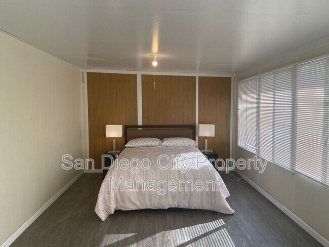 Building Photo - 5442 San Onofre Terrace