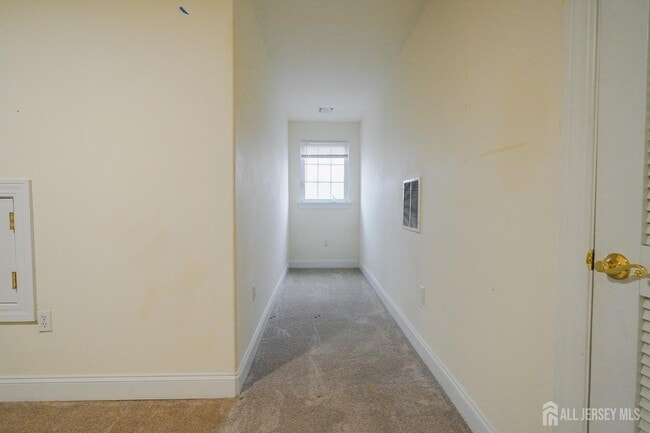 Building Photo - 456 Hancock St