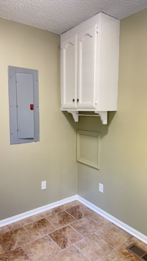 Building Photo - 4 Bedroom, 3 Bath home in the country.