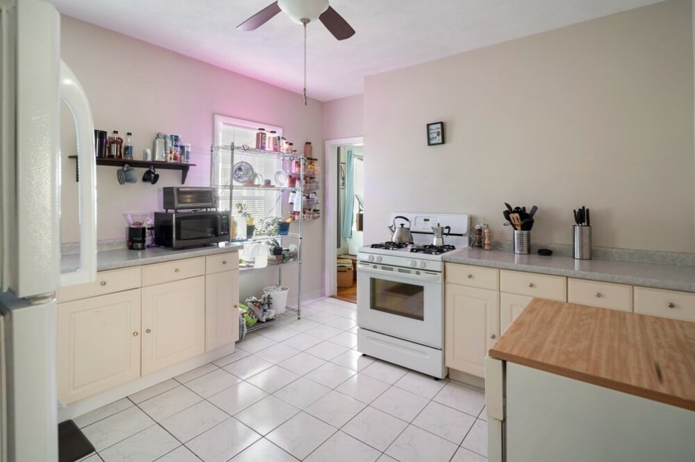 Building Photo - 44 Greenleaf Ave