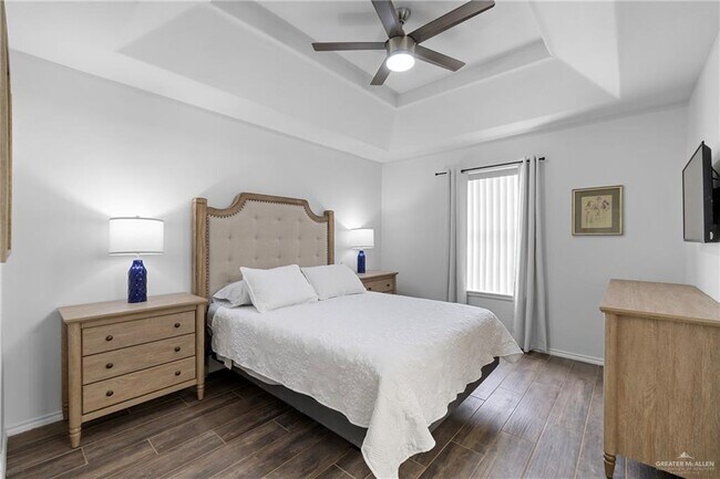 Building Photo - 16 Lake View Dr