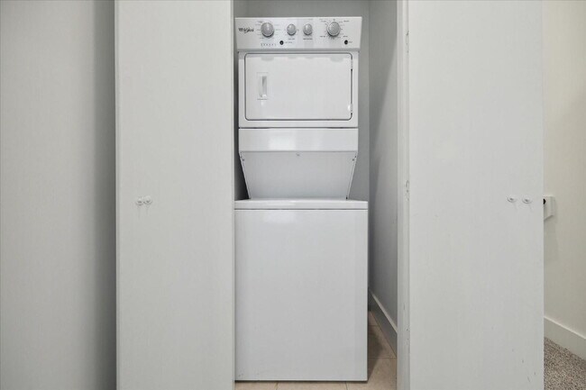 Building Photo - 3 Bed Home for Rent in Greater Heights 77008 | 2-Car Garage + Private Backyard