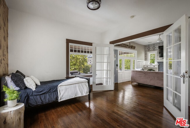 Building Photo - 201 S Ave 55