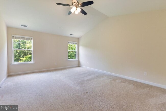 Building Photo - 555 English Oak Ln