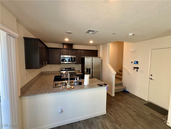 Building Photo - 2746 Champagne Gold Ave