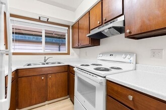 Building Photo - 2945 SE Washington St