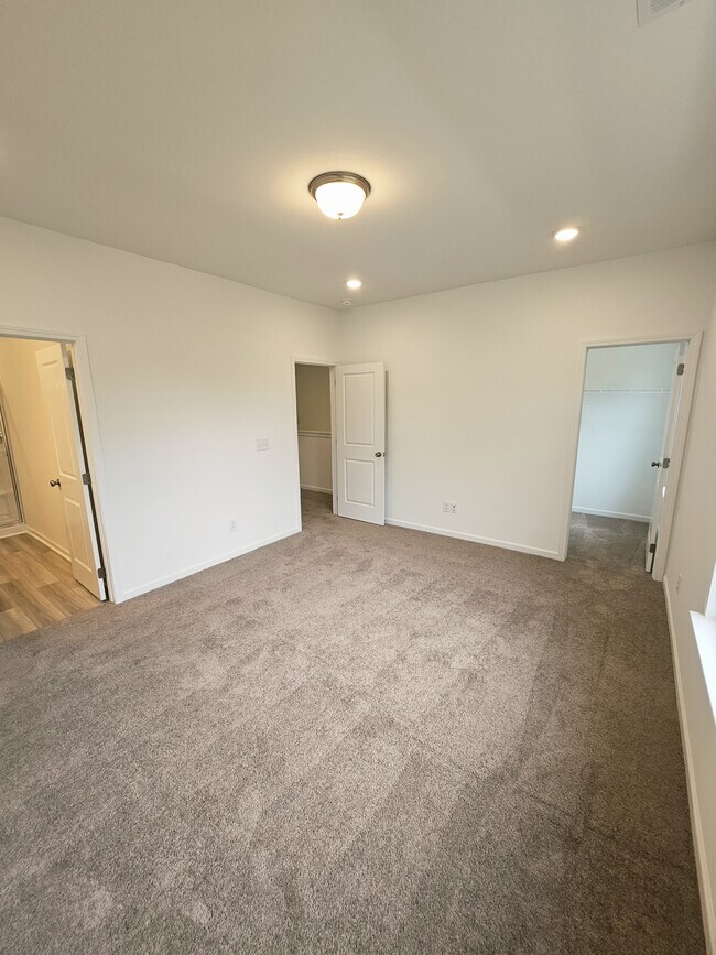 Building Photo - 128 Rosebush Ln