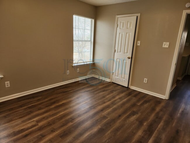 Building Photo - Ready For Showings! Great Find In North Little Rock