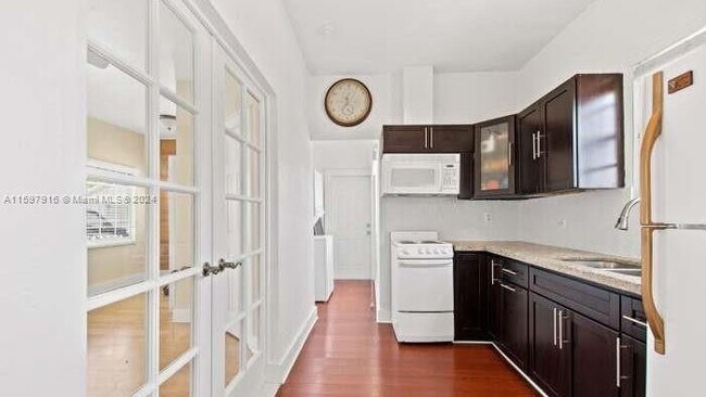 Building Photo - 646 33rd St