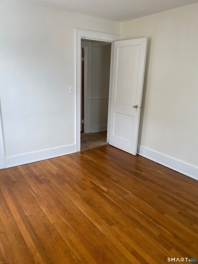 Building Photo - 117 Golden Hill St