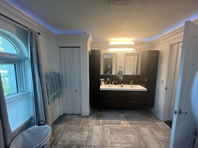 Building Photo - 3/2/2 Seasonal home in Deep Creek