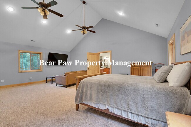 Building Photo - Spacious 4-Bedroom Retreat in Scenic Conif...