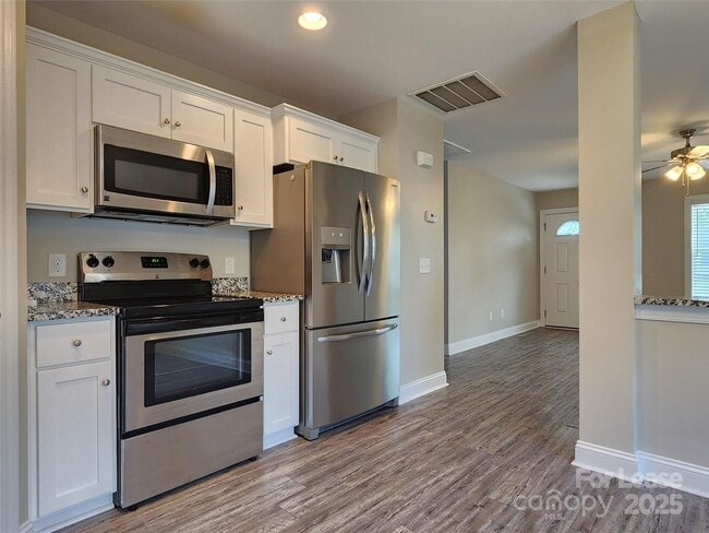 Building Photo - 1556 Kingston Dr