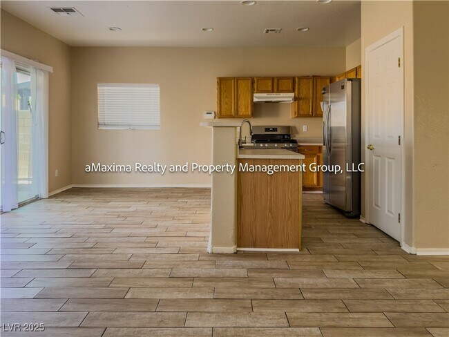 Building Photo - 3824 Hollycroft Dr