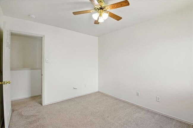 Building Photo - 508 Crater Lake Dr