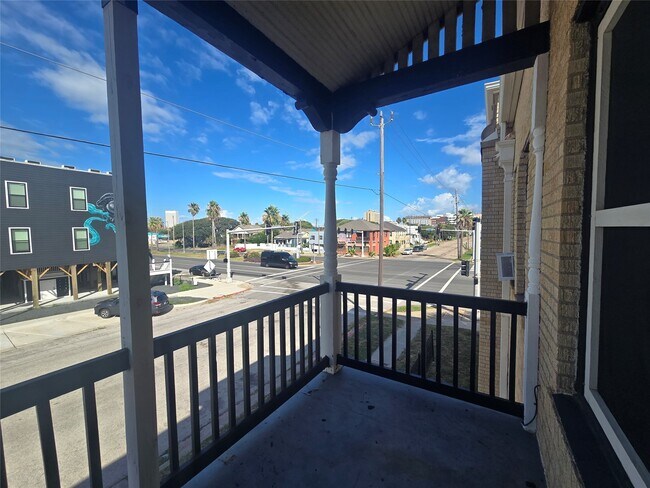 Building Photo - 725 J