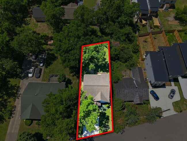 Building Photo - 1224 Bessie Ave