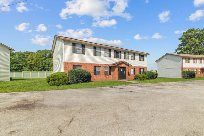 Building Photo - 107 Ravenwood Dr