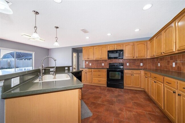 Building Photo - 337 Alfani St