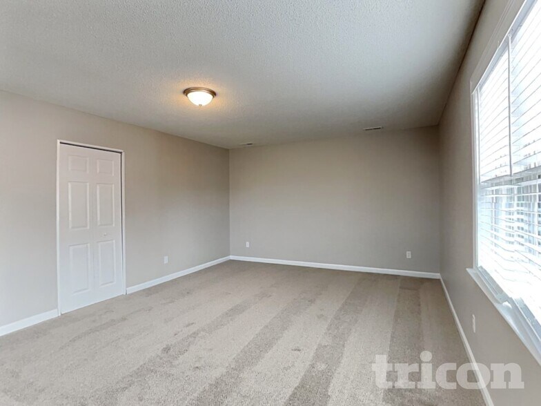 Building Photo - 196 Clarence Ln