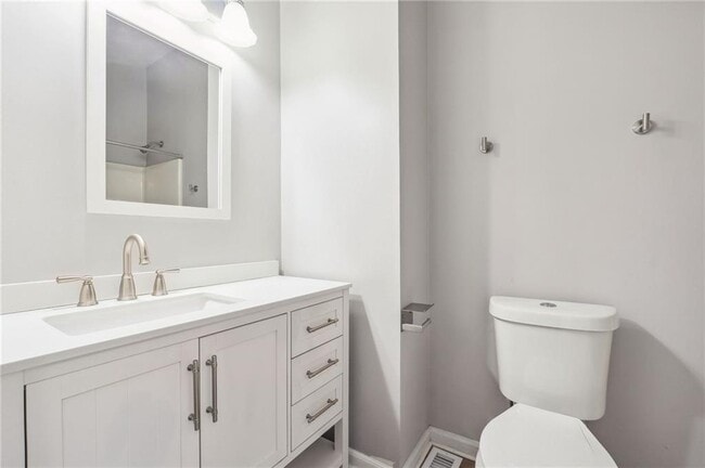 Building Photo - 805 Grindstone Pl SW