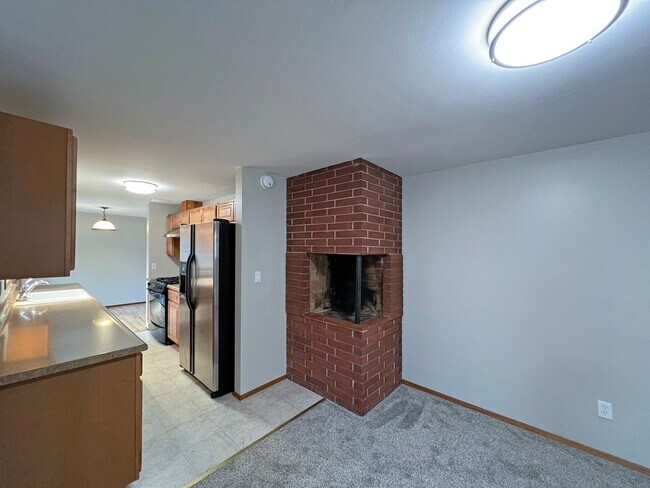 Building Photo - North Burien Rambler home - 3 bedrooms and...