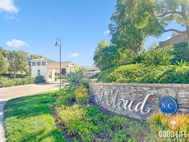 Building Photo - Stunning 3B/3BA Townhome in Oceanside!