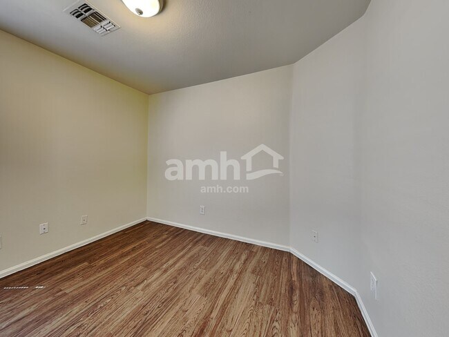 Building Photo - 11436 E Pronghorn Ave