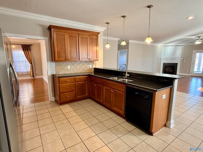 Building Photo - 5031 SE Valley Cove Dr