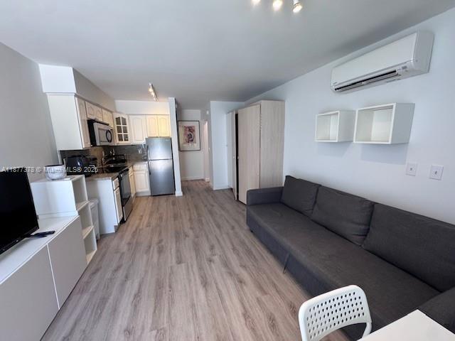 Building Photo - 4228 N Ocean Dr