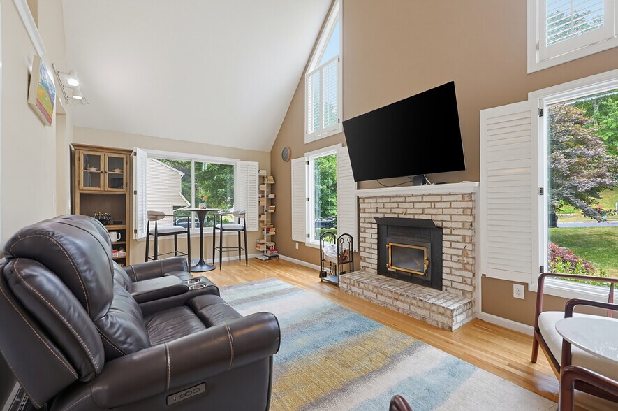 Building Photo - 33 Brimstone Way