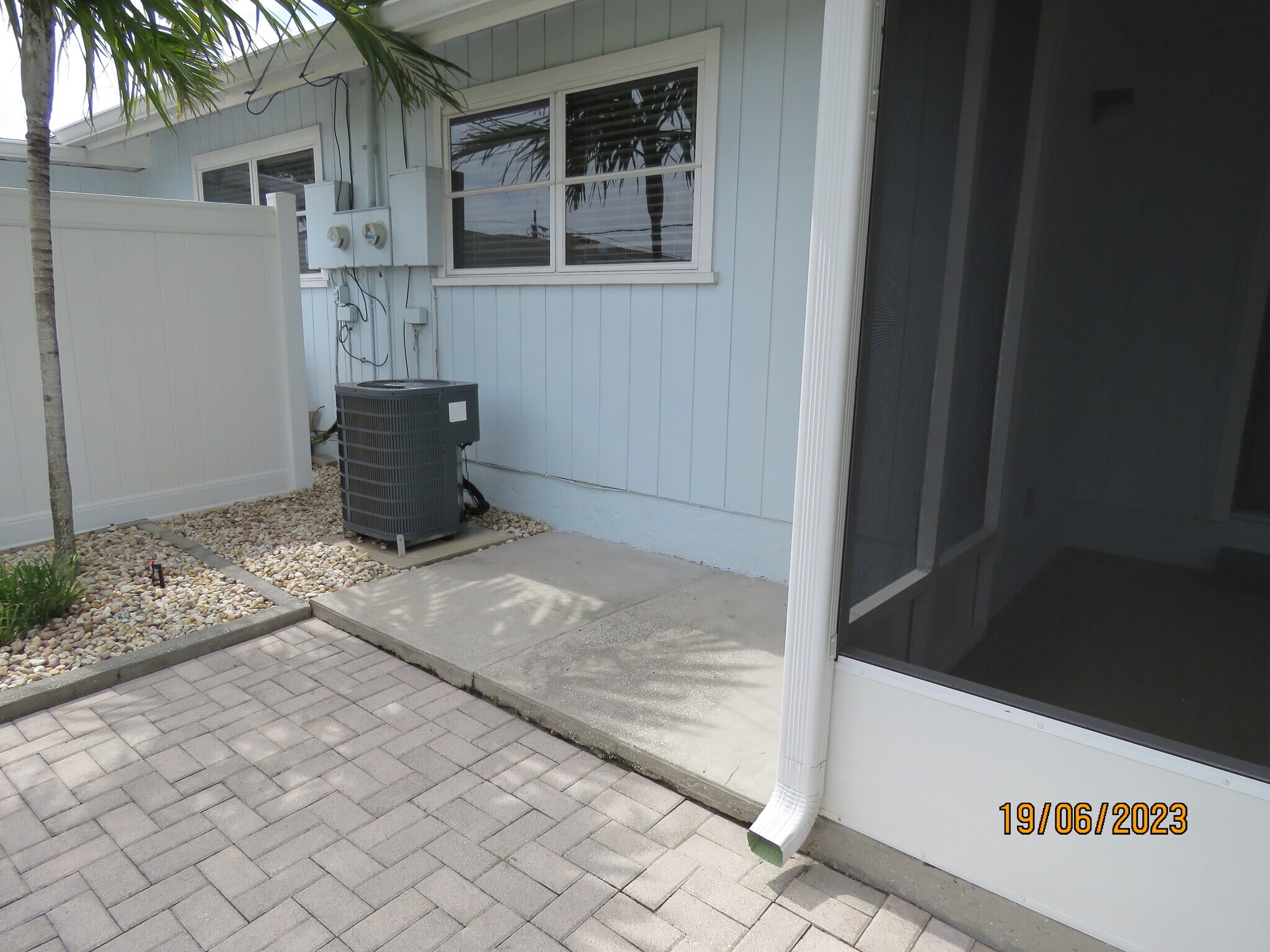 Building Photo - 416 Narvaezi St